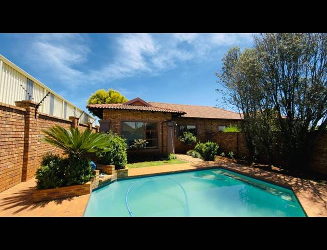 2 BEDROOM PROPERTY TO RENT IN BRENTWOOD PARK